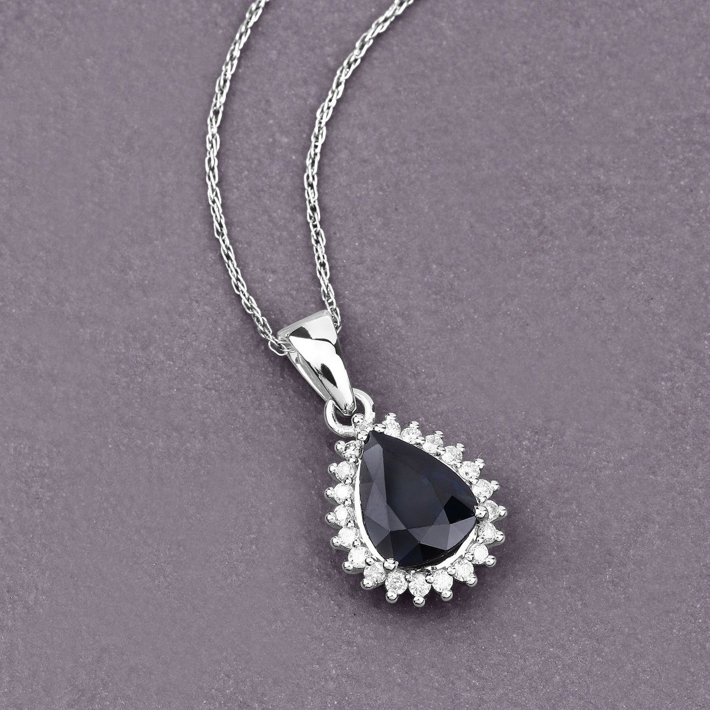 Pendentif en or blanc 14K avec saphir bleu de 2,09 carats et diamants