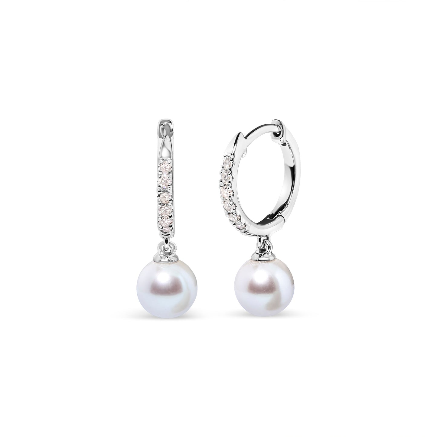 Pendientes de gota de perlas de agua dulce cultivadas y acentos de diamante en oro blanco de 10 quil