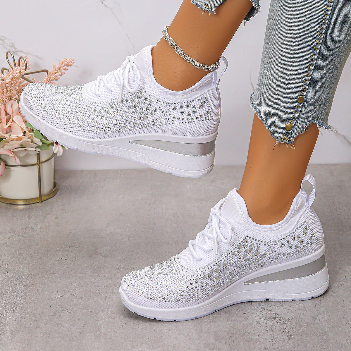 Zapatillas de cuña con cordones y strass para mujeres