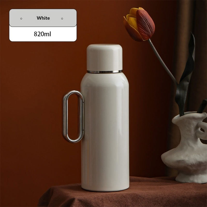 Botella de Agua Aislada Premium para el Hogar y la Oficina
