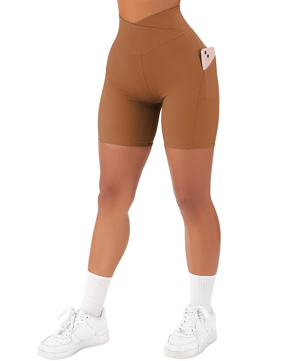 Shorts de sport croisés pour femmes avec ceinture et poches