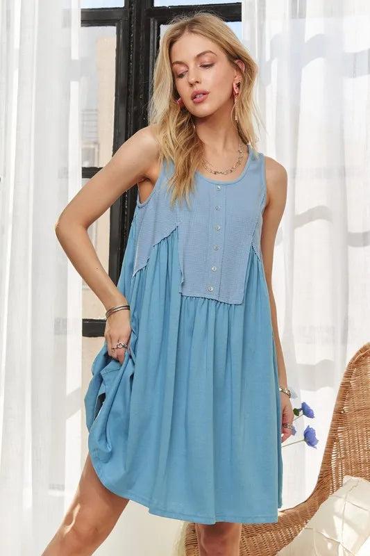 Vestido de Babydoll Sin Mangas con Botones Decorativos para Mujeres