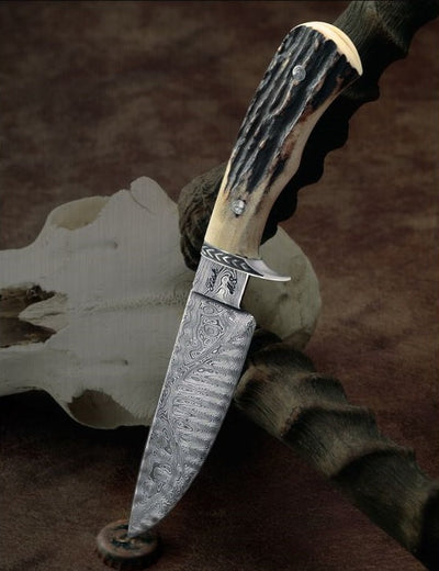 The Ultimate Hunting Companion: Full Tang Damascus Steel Knife with Antler Handle - Korvel