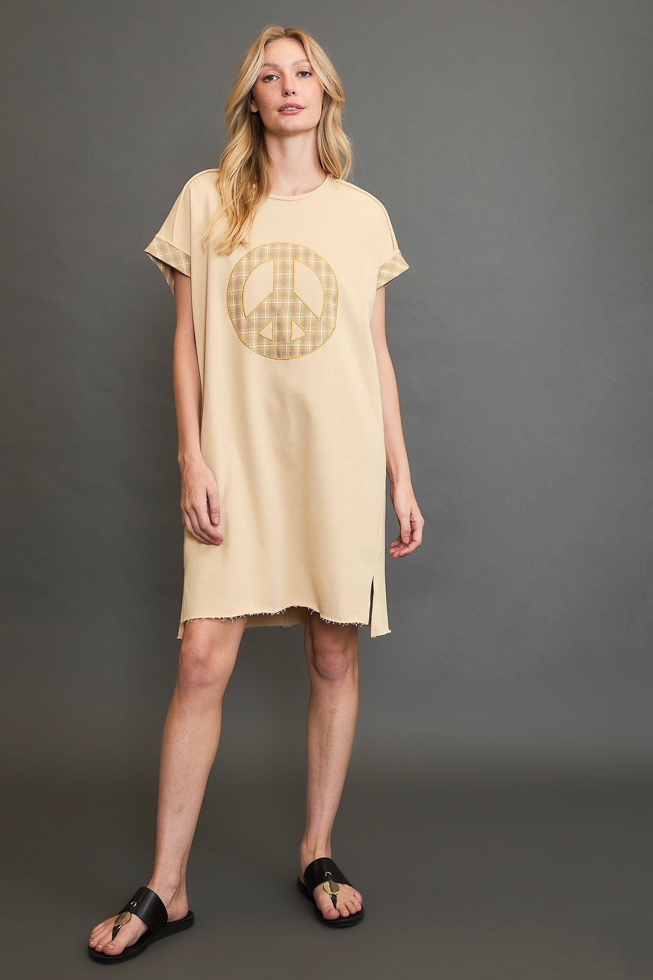 Robe Mini à Manches Courtes avec Appliqué en Plaid de Paix