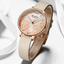 Montre élégante pour femmes étanche avec design de fleurs en découpage