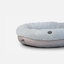 Cama para perros en forma de dona gris de felpa para una comodidad máxima