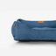 Cama para perros de terciopelo azul lujosa