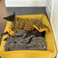Cama para perros de lujo de corduroy amarillo soleado
