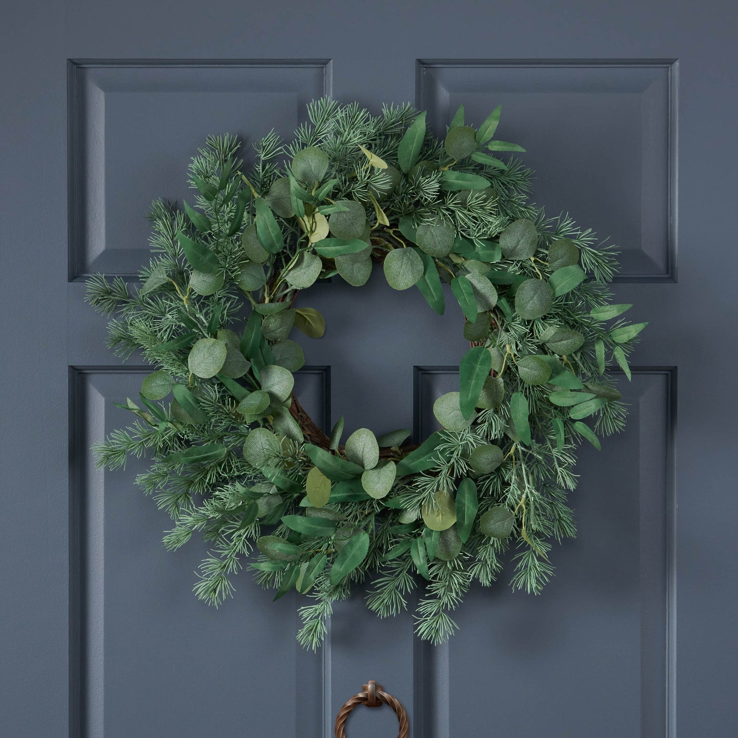 Elegant 24.5" Leaves Wreath for Home Decor