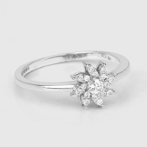 Bague en cluster de diamant blanc de 0,18 carat en or blanc 14K