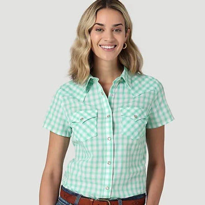 Stylish Green Plaid Button-Up Shirt for Women | Wrangler - Korvel