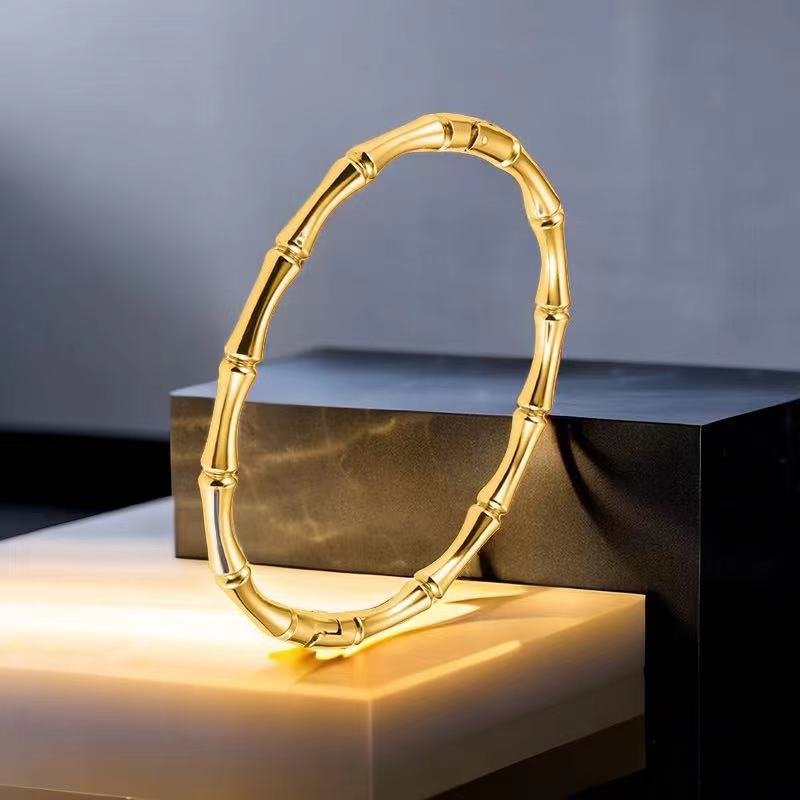 Bracelet en acier titane élégant pour femmes