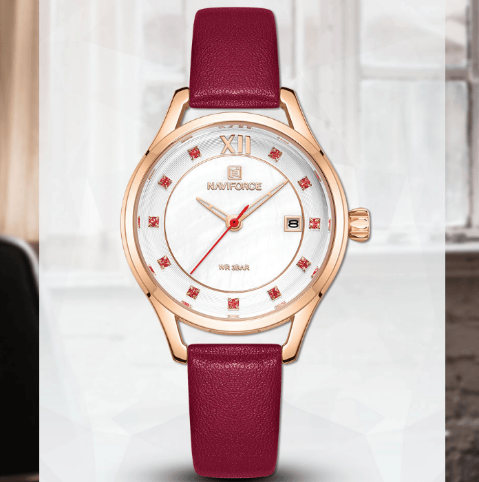 Montre élégante en cuir pour femme avec boîtier en métal