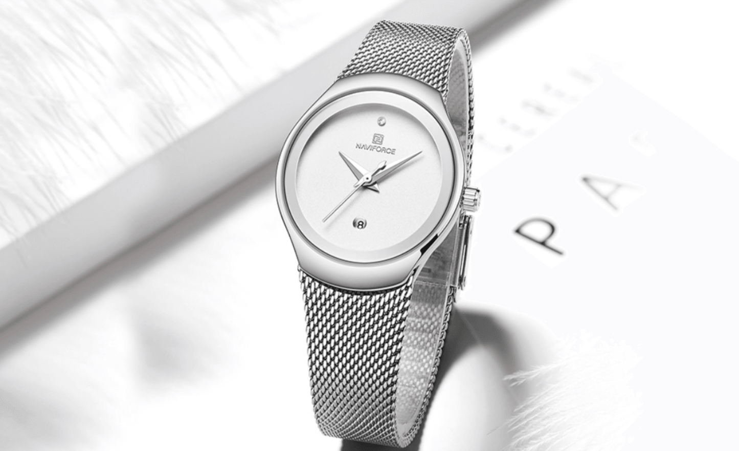 Montre en acier inoxydable élégante pour femme avec bracelet tressé