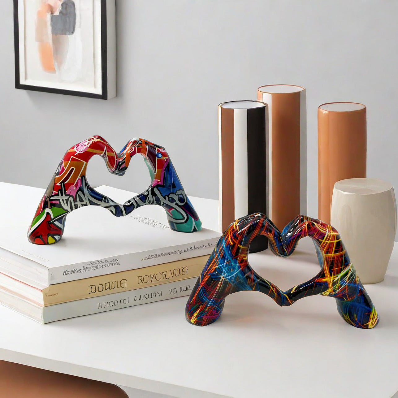Internet celebrity graffiti, love gesture ornaments, home living rooms, offices, desktop exhibition halls, resin handicrafts, decorative products - Korvel