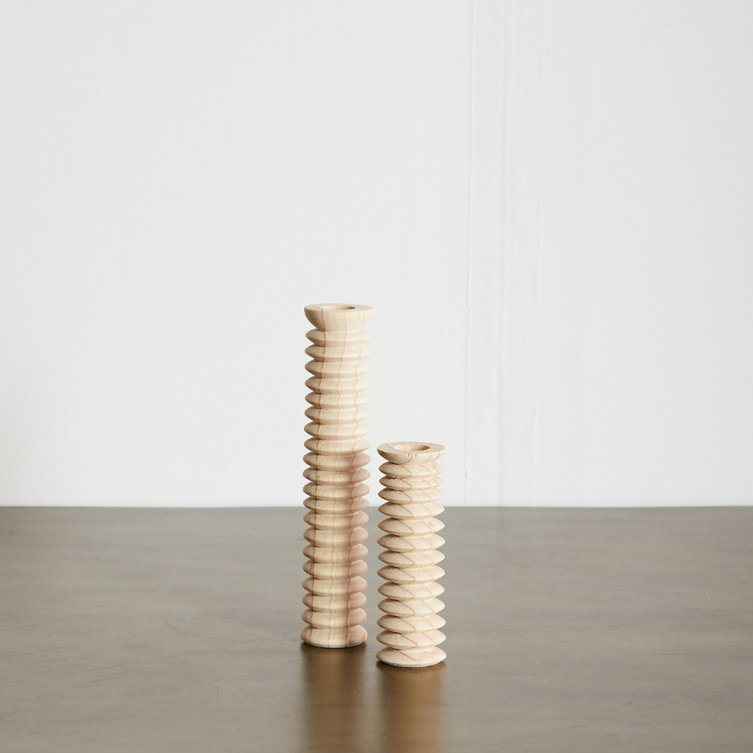 Portavelas Moderno de Madera de Pino en Espiral