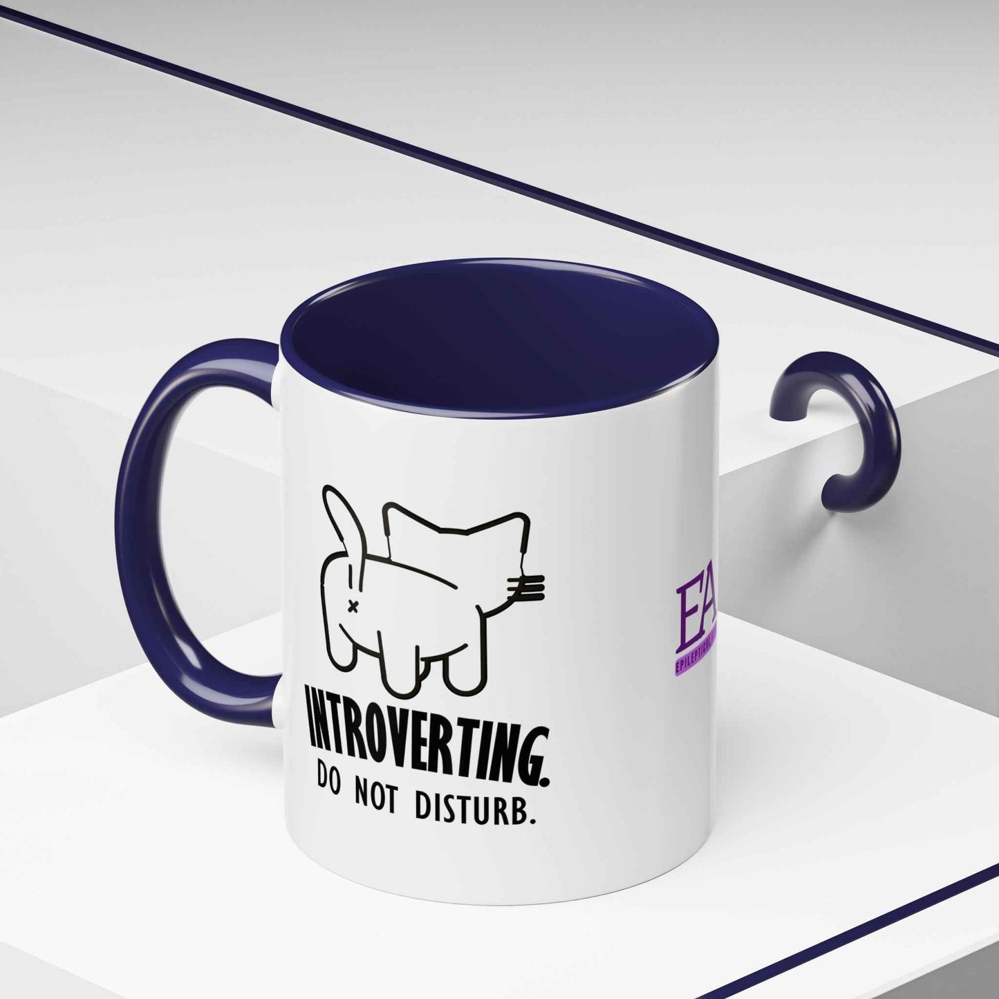 Introvertido. No molestar. Taza de café de gato en dos tonos