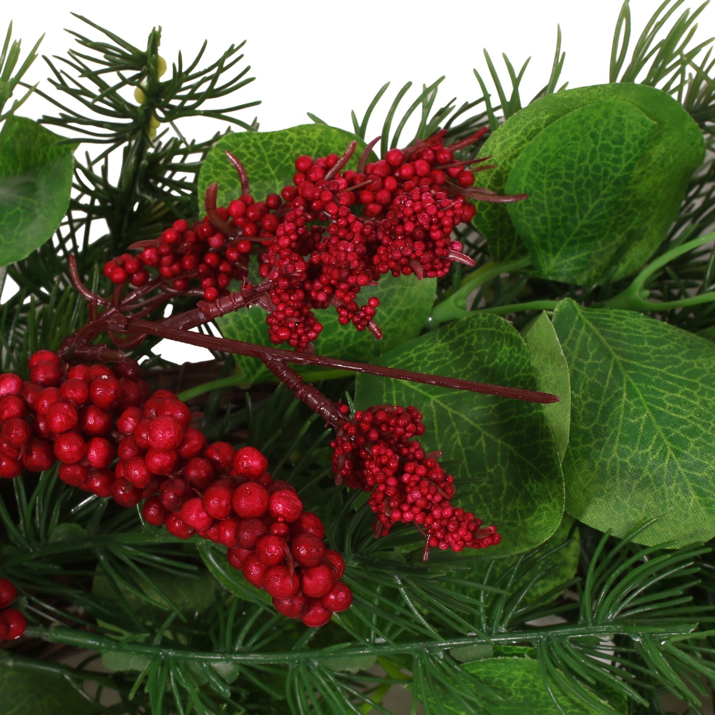 25.5" LEAVES/BERRY WREATH - Korvel