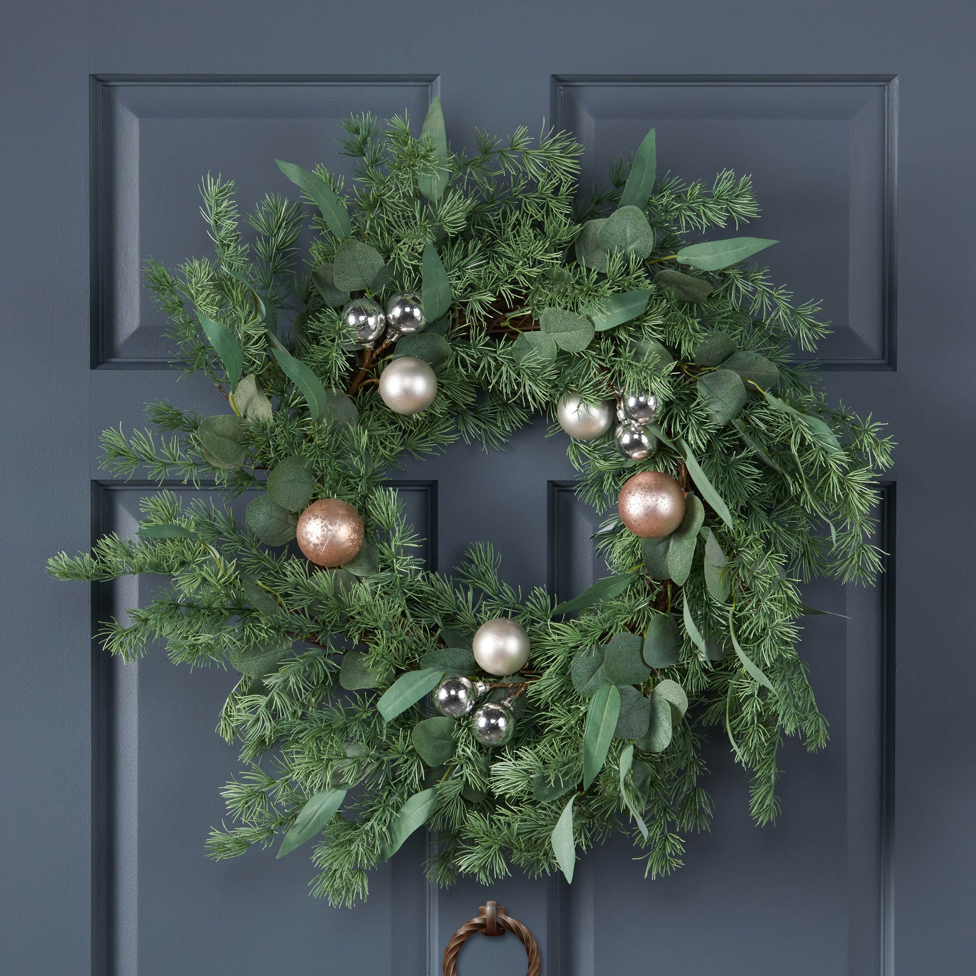 22" BERRY/EUCALYPTUS/PINECONE WREATH - Korvel