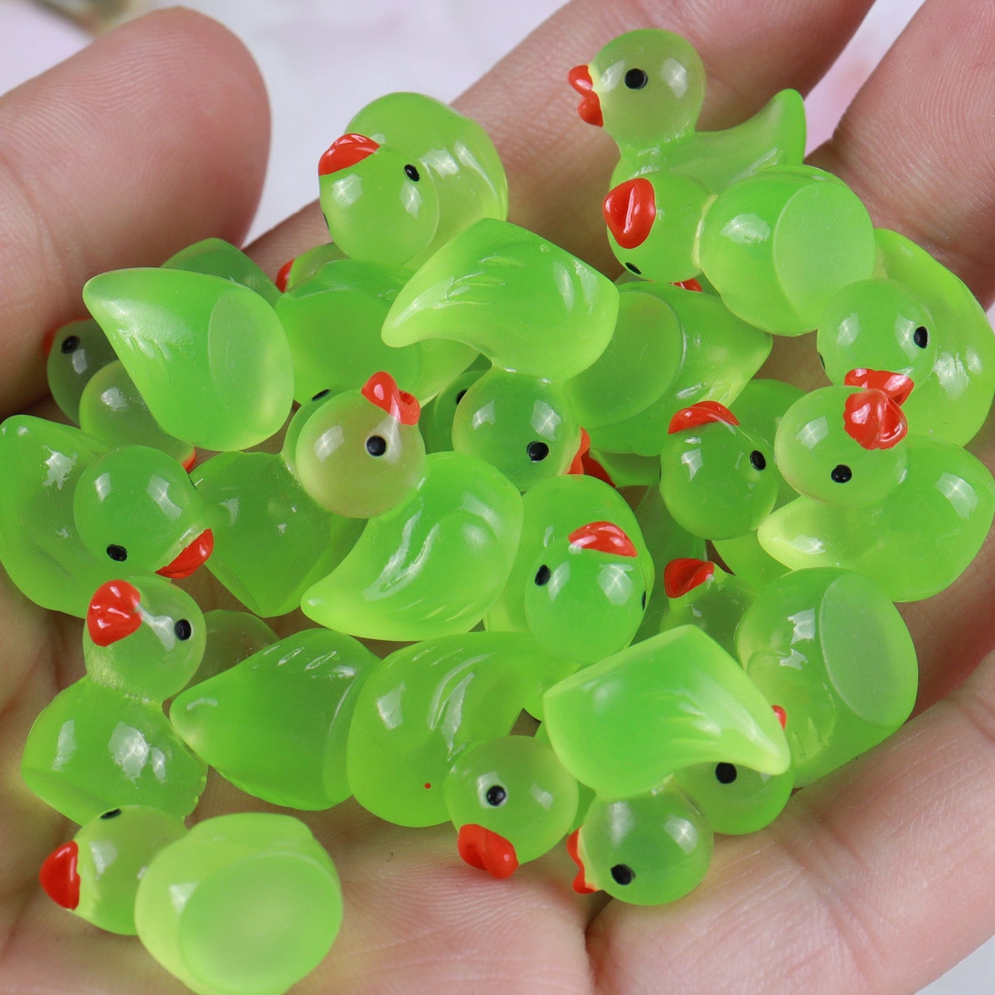 Resin luminous cartoon three-dimensional cute cartoon duck DIY car ornament keychain micro landscape hair clip decoration - Korvel