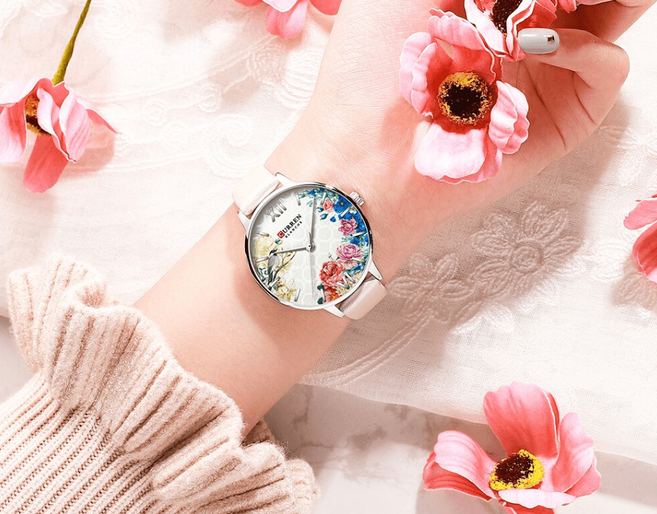 Montre Élégante pour Femme avec Motifs de Découpage Floral