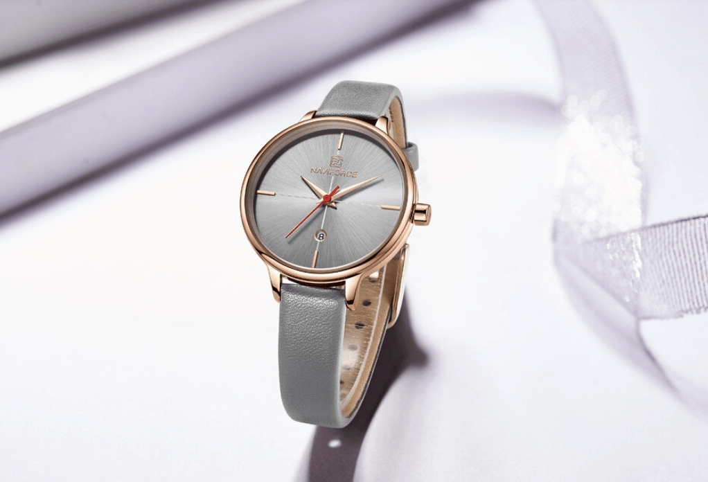 Montre de Luxe pour Femme avec Bracelet en Cuir et Boîtier en Acier