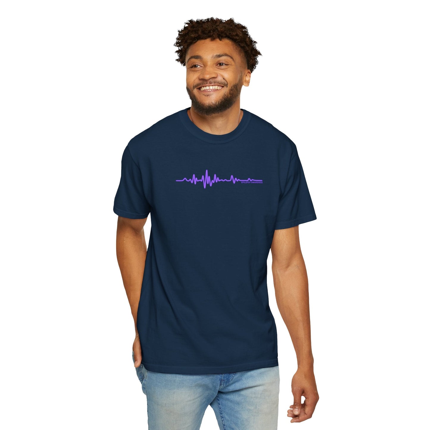 Camiseta Unisex Minimalista de Concienciación sobre la Epilepsia con Onda EEG - Diseño Púrpura