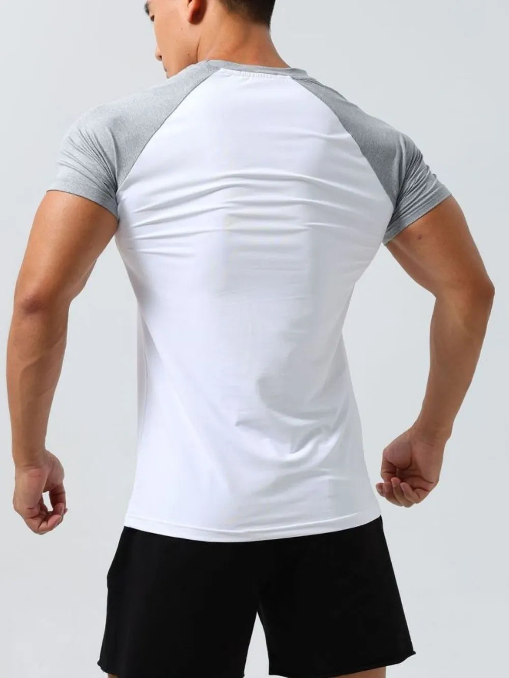 Camiseta de manga corta con cuello redondo para hombres en tallas grandes
