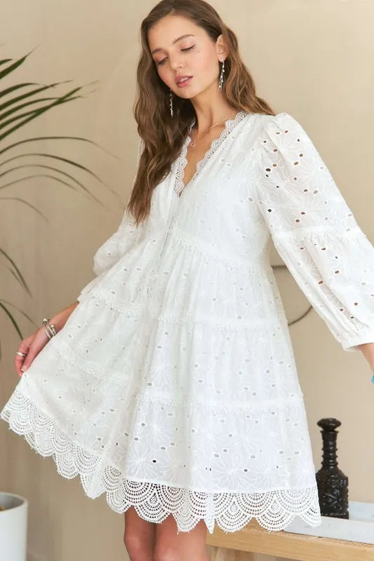 Robe Babydoll à Col V en Dentelle Détail et Œillets à Volants