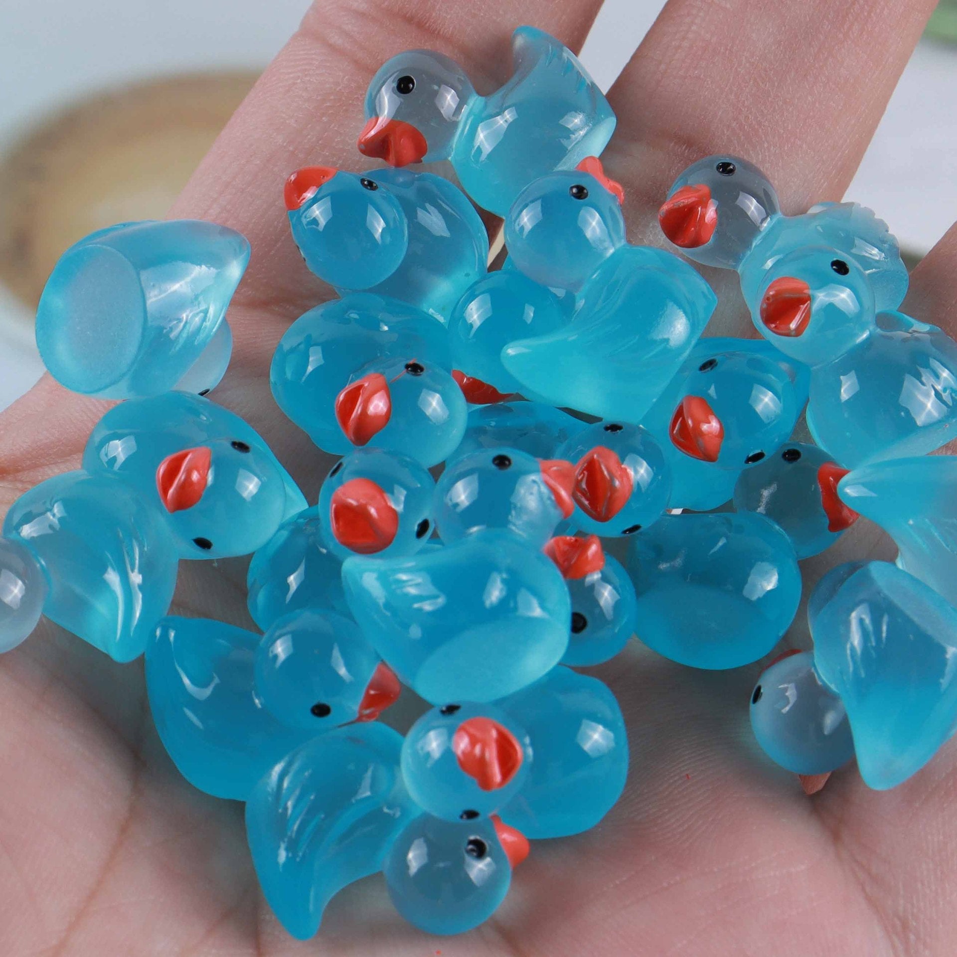Resin luminous cartoon three-dimensional cute cartoon duck DIY car ornament keychain micro landscape hair clip decoration - Korvel