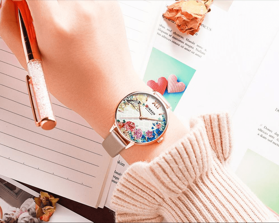 Montre Élégante pour Femme avec Motifs de Découpage Floral