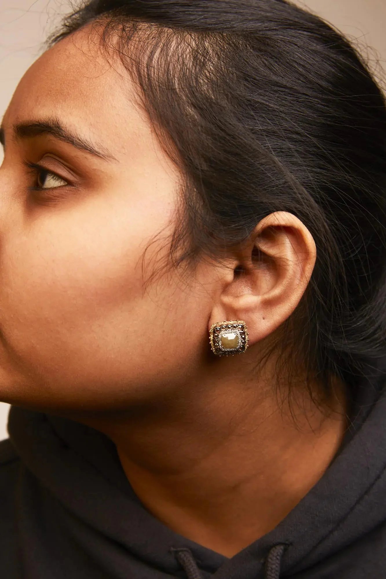 Boucles d'oreilles en or rose 14K avec diamants fancy color en forme de coussin et halo