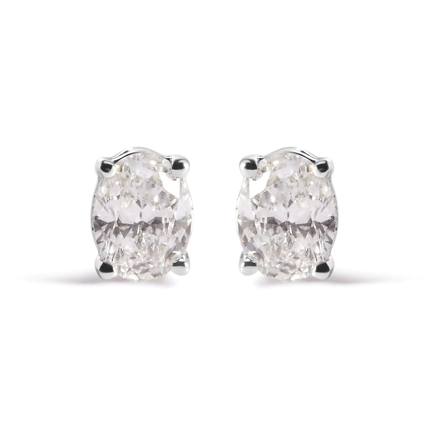 Pendientes de Stud Solitario de Diamante Ovalado Creado en Laboratorio de Oro Blanco de 14K