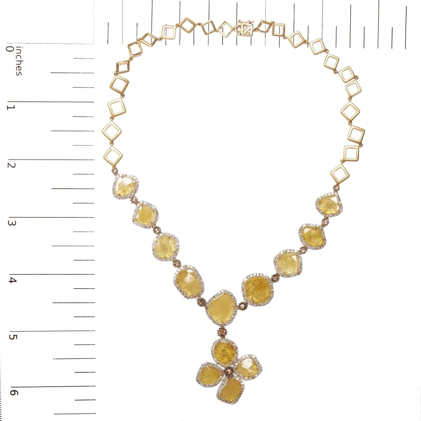 Collier en or jaune 14 carats avec pendentif en diamant jaune fancy en forme de trèfle
