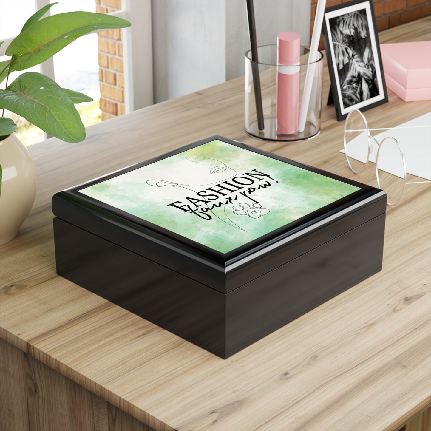 Chic Faux Paw Jewelry Organizer - Korvel