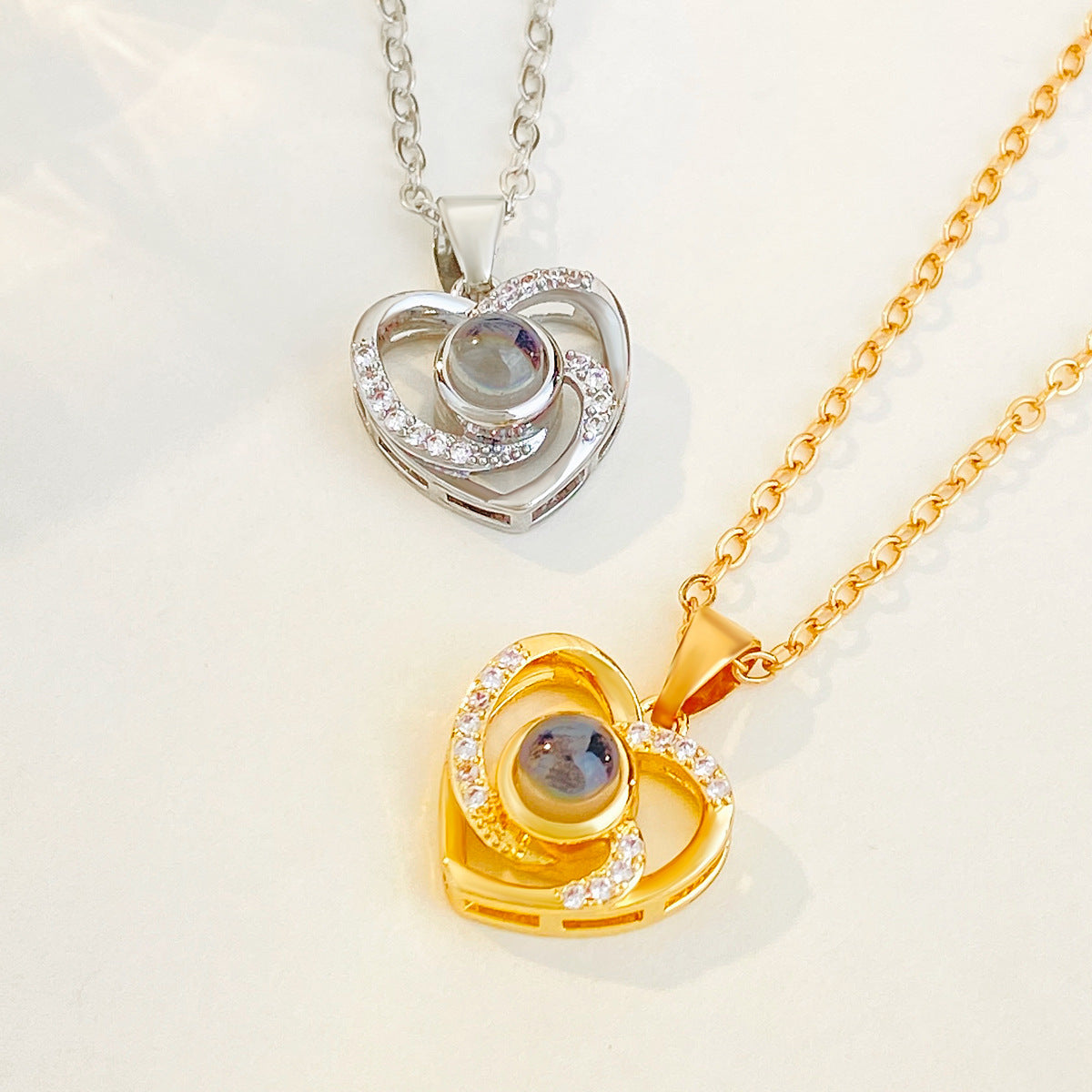 Diamond studded heart-shaped projection necklace in 100 languages. I love you, heart-shaped pendant, couple necklace - Korvel