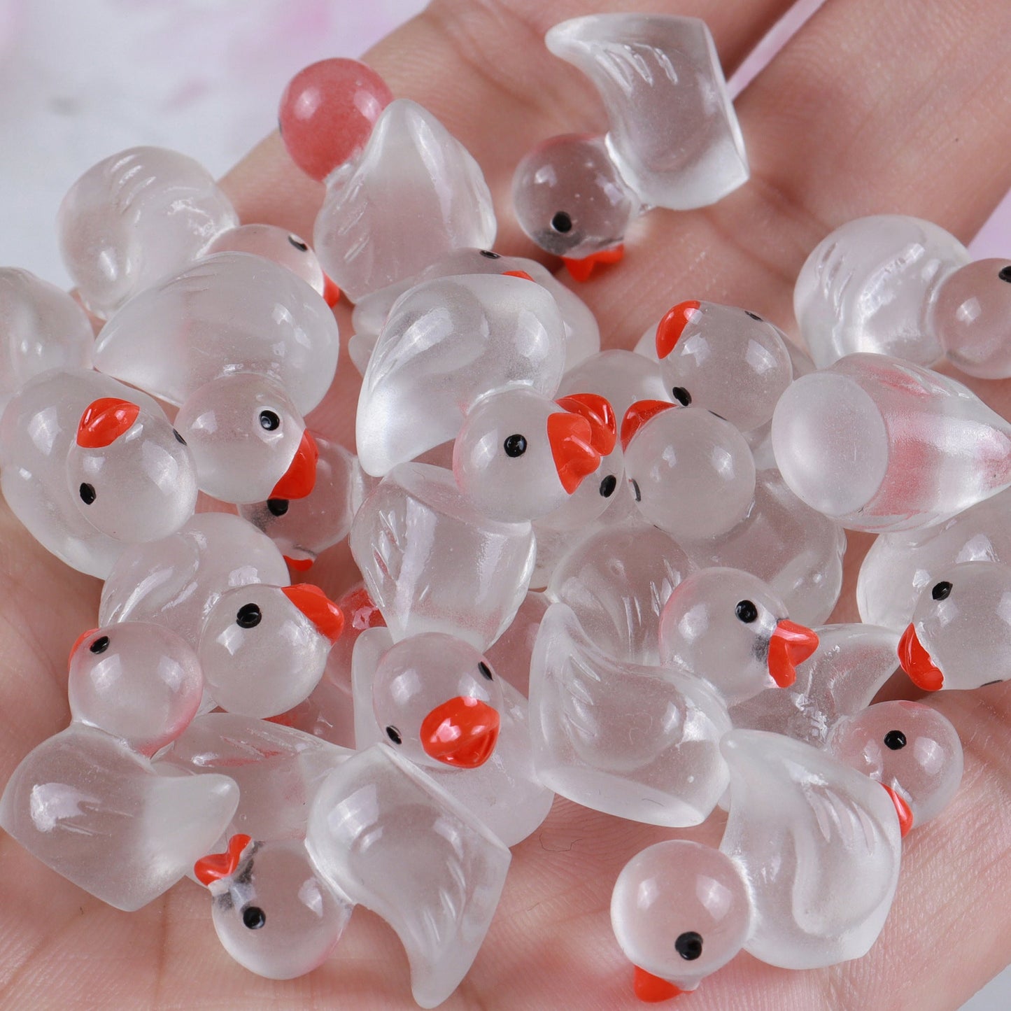 Resin luminous cartoon three-dimensional cute cartoon duck DIY car ornament keychain micro landscape hair clip decoration - Korvel