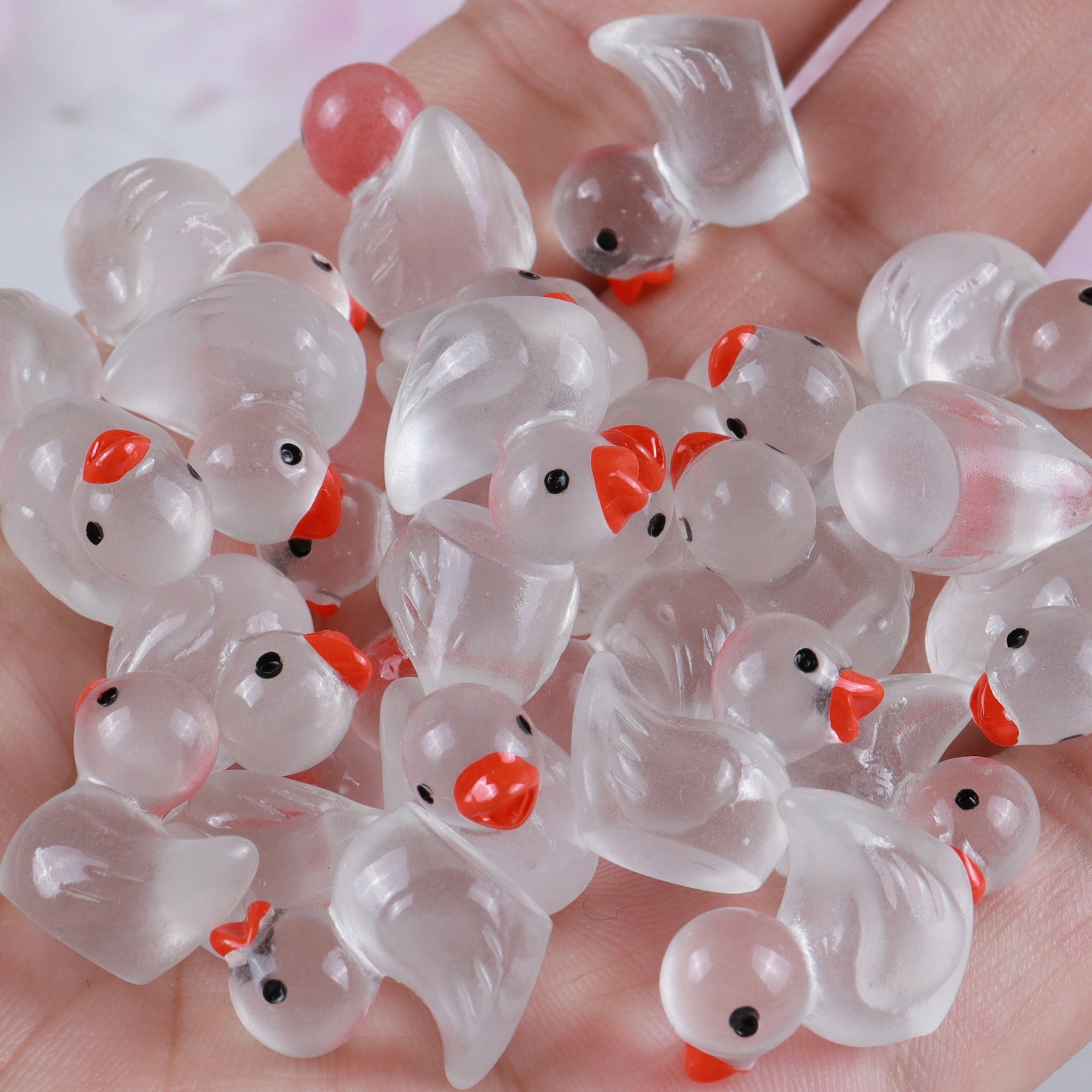 Resin luminous cartoon three-dimensional cute cartoon duck DIY car ornament keychain micro landscape hair clip decoration - Korvel