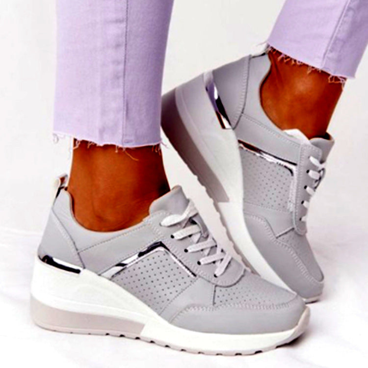 Baskets à talon compensé à lacets décontractées