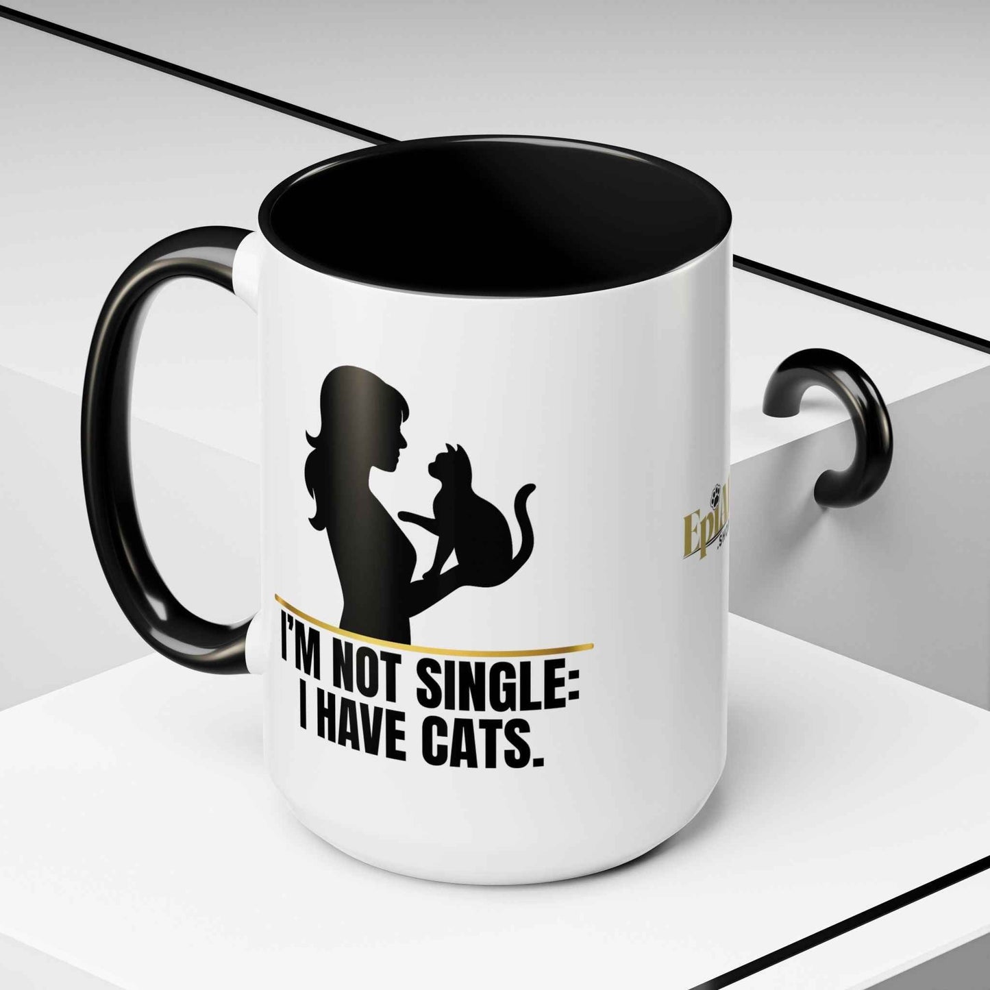 Je ne suis pas célibataire : J'ai des chats. Tasse en silhouette de femme amoureuse des chats
