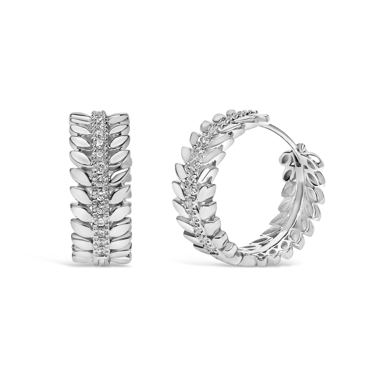 Boucles d'oreilles créoles en or blanc 14K avec diamants cultivés en laboratoire en forme de couronn