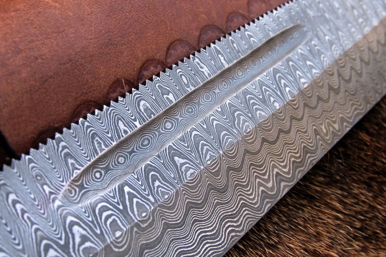 Custom Handcrafted 17-Inch Damascus Steel Bowie Knife with Sheep Horn Handle - Korvel