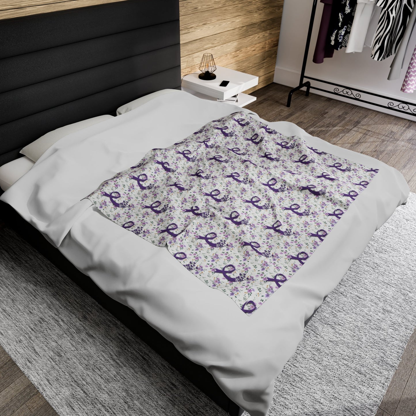 Couverture en velours à fleurs violettes