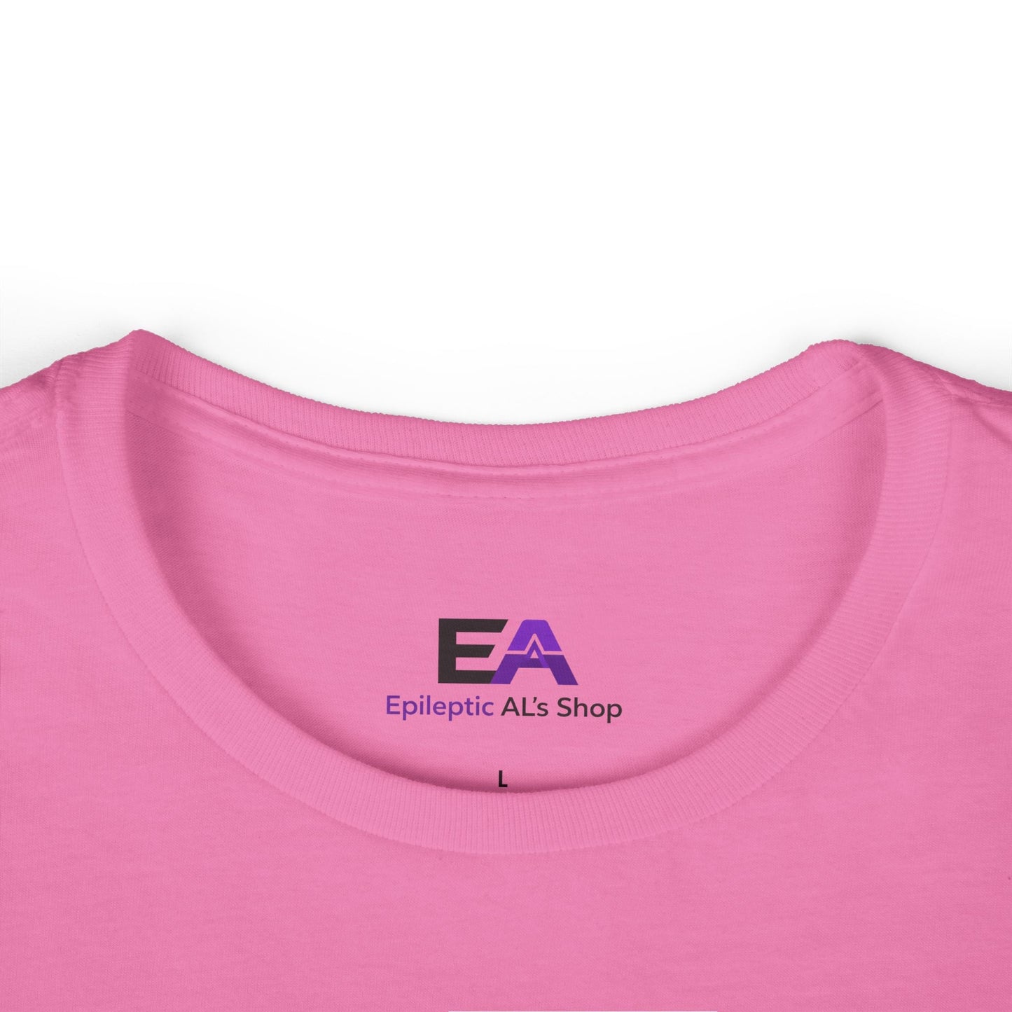 Feral Elegance Women’s Graphic T-Shirt – Wild Luxury Cat Design