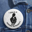 Je sers une autorité supérieure – Badge à épingle de chat – Silhouette minimaliste