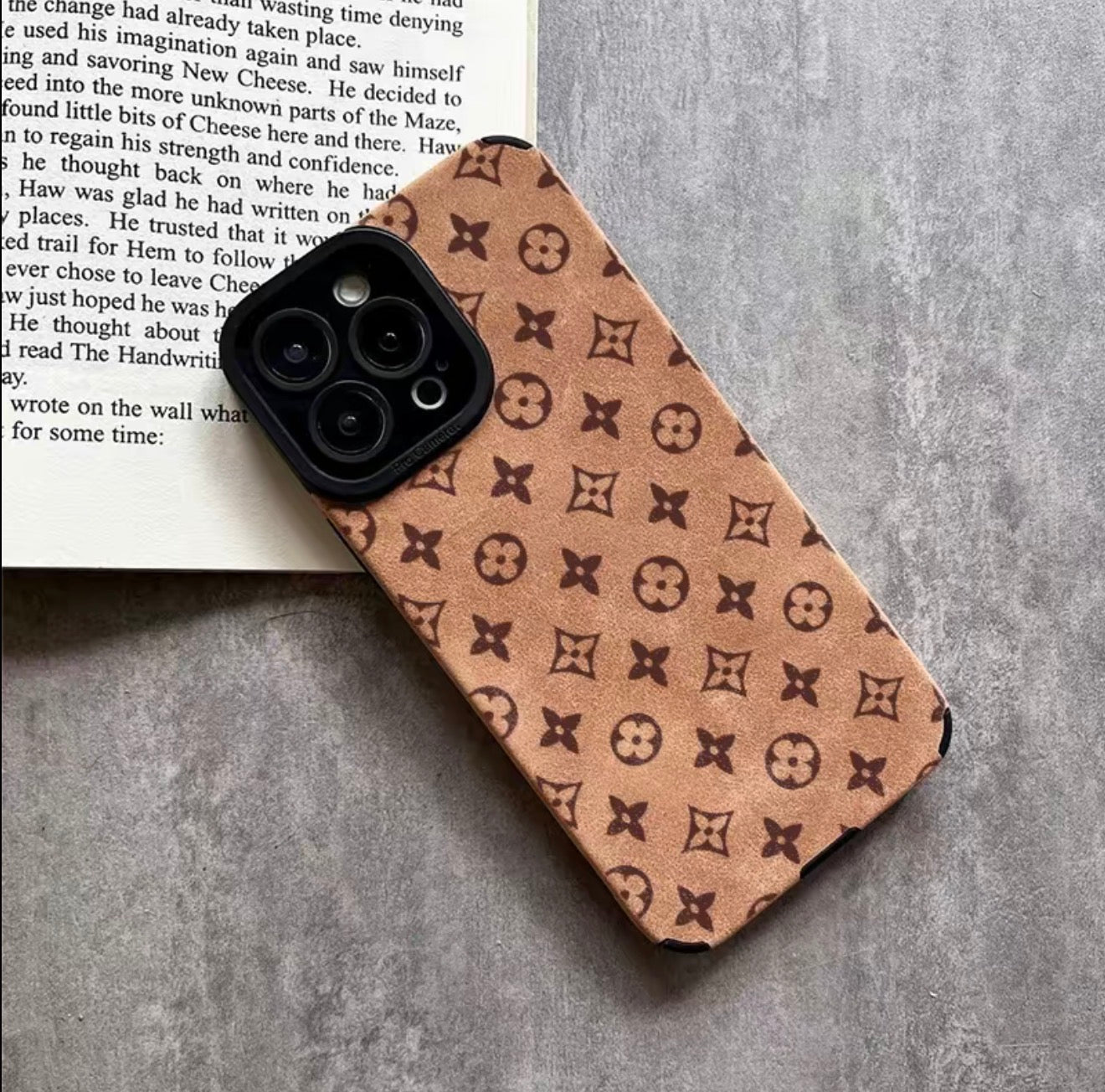 Coque de téléphone en fourrure Vintage Bloom
