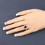 Anillo de 1.91 quilates de turmalina verde y diamante en oro amarillo de 14 quilates
