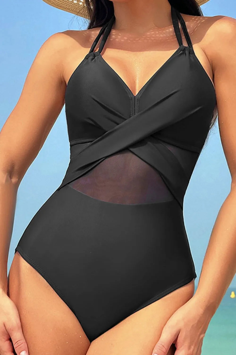 Traje de baño de una pieza con cuello halter entrecruzado
