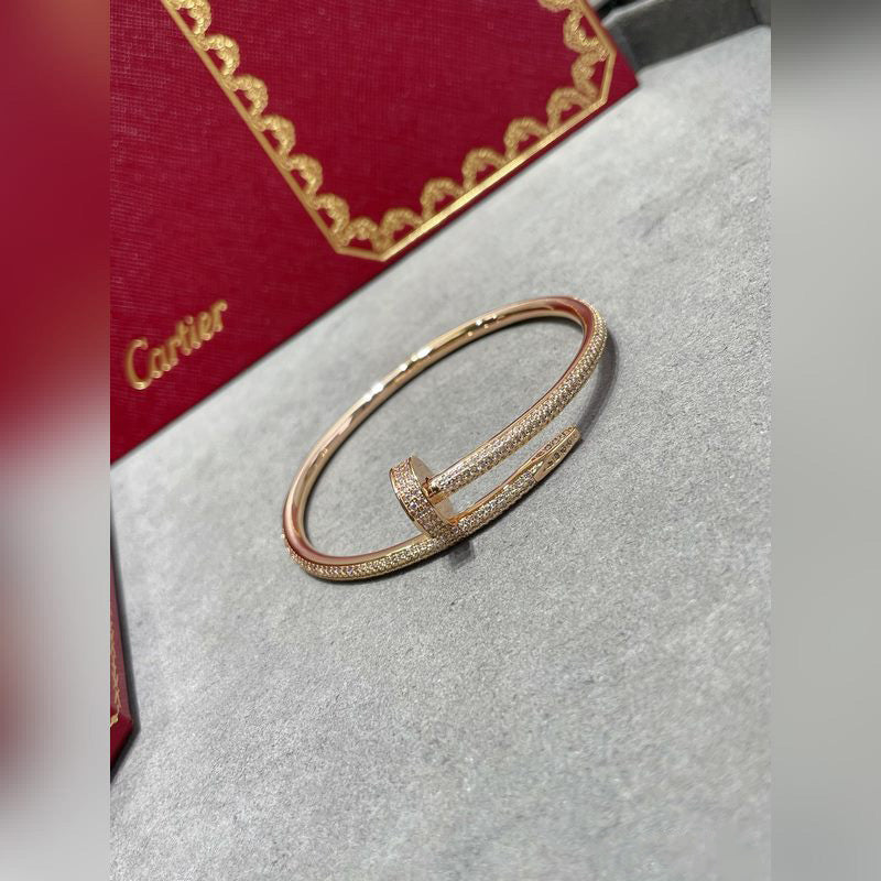 Bracelet à vis V-Gold en diamant pavé - Bracelet en acier titane élégant