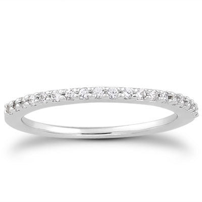 Anillo de boda de diamante de perfil delgado en oro blanco de 14k